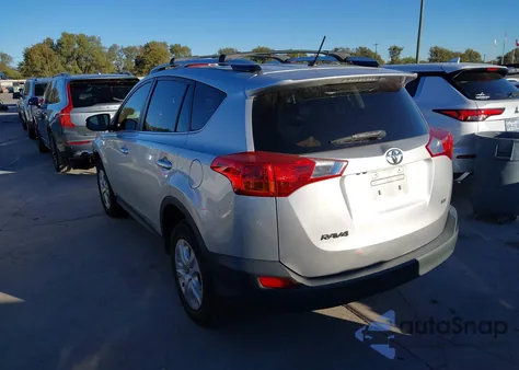 2015 Toyota Rav4 Le z USA, uszkodzony, nr VIN JTMZFREV8FD077036